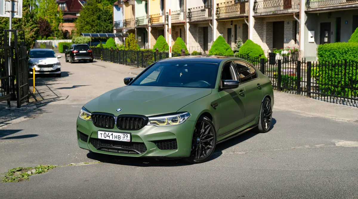 BMW 5 Series G30, 2018 — фотография из автопарка Maxrent