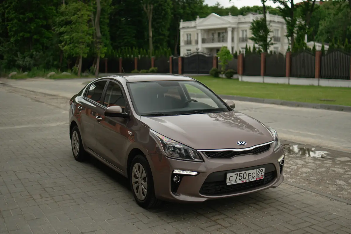 KIA RIO, 2019 — фотография из автопарка Maxrent