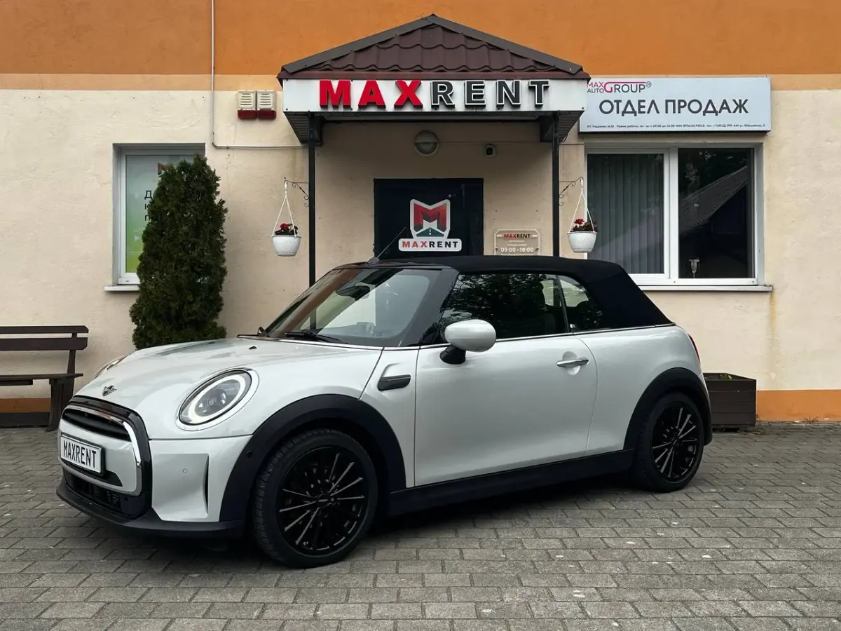 Mini Cooper S, 2021 — фотография из автопарка Maxrent