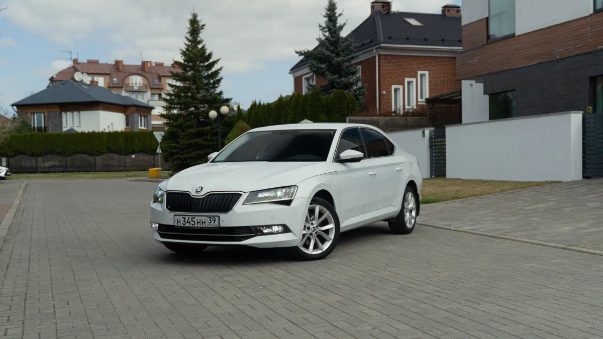 Skoda Superb, 2019 — фотография из автопарка Maxrent