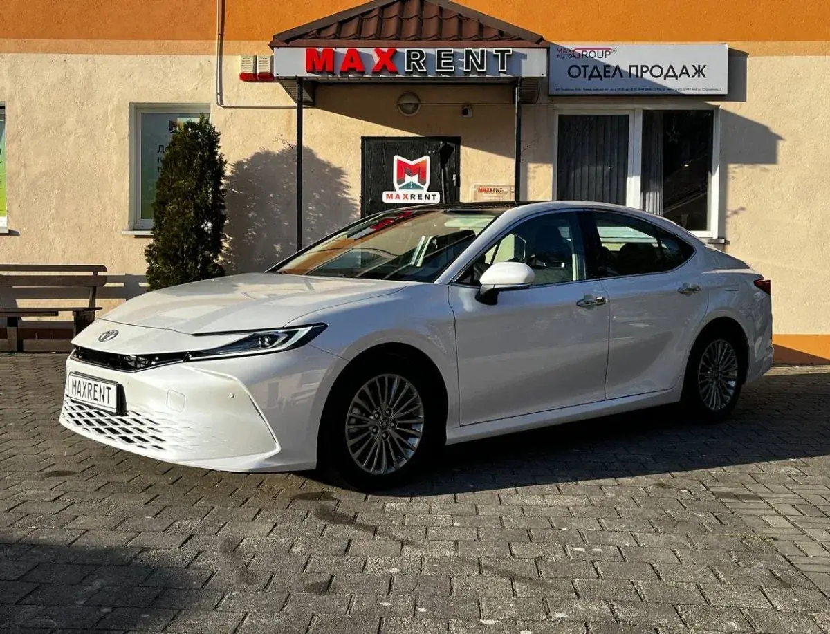 Toyota Camry 80, 2025 — фотография из автопарка Maxrent