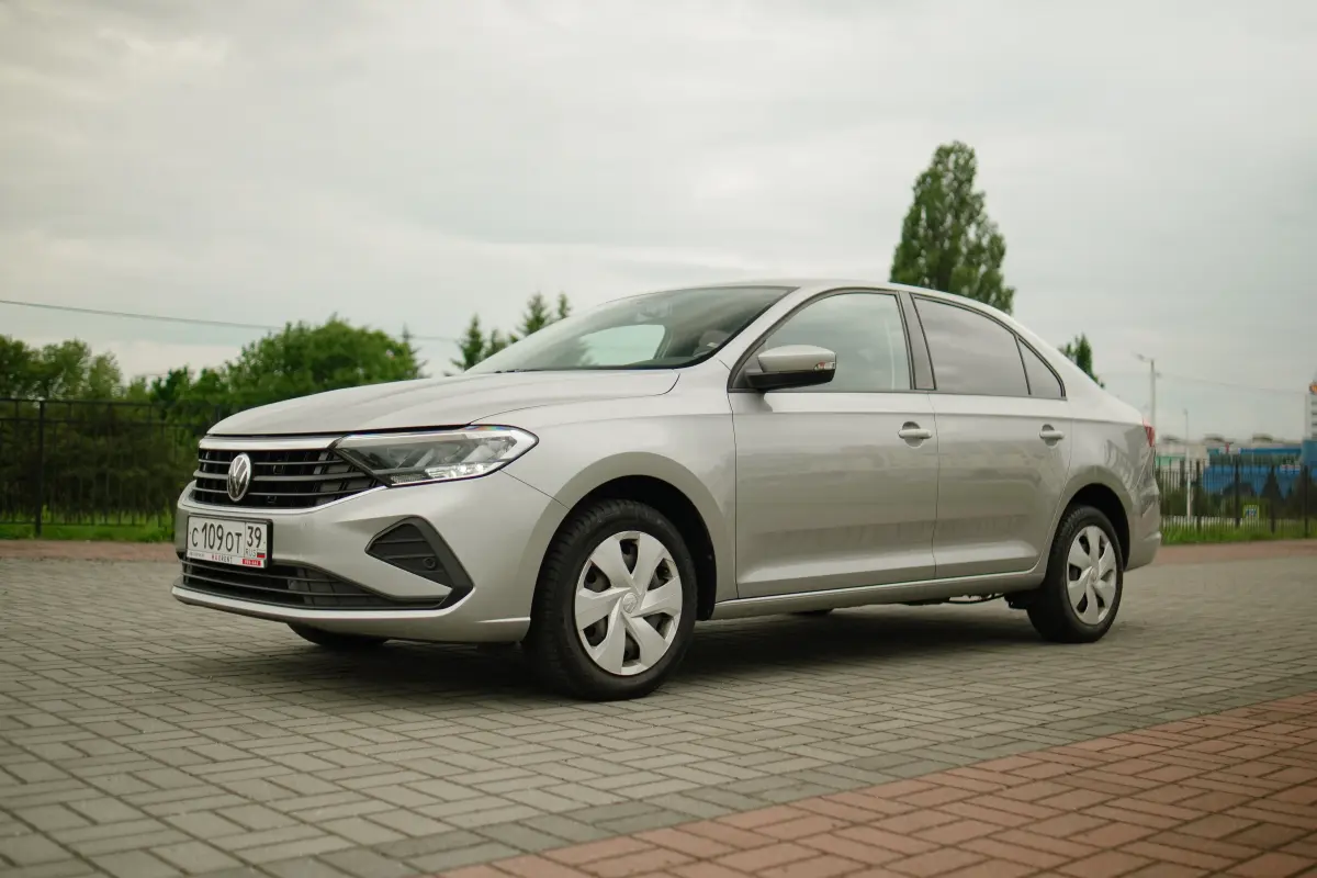 Volkswagen Polo, 2022 — фотография из автопарка Maxrent